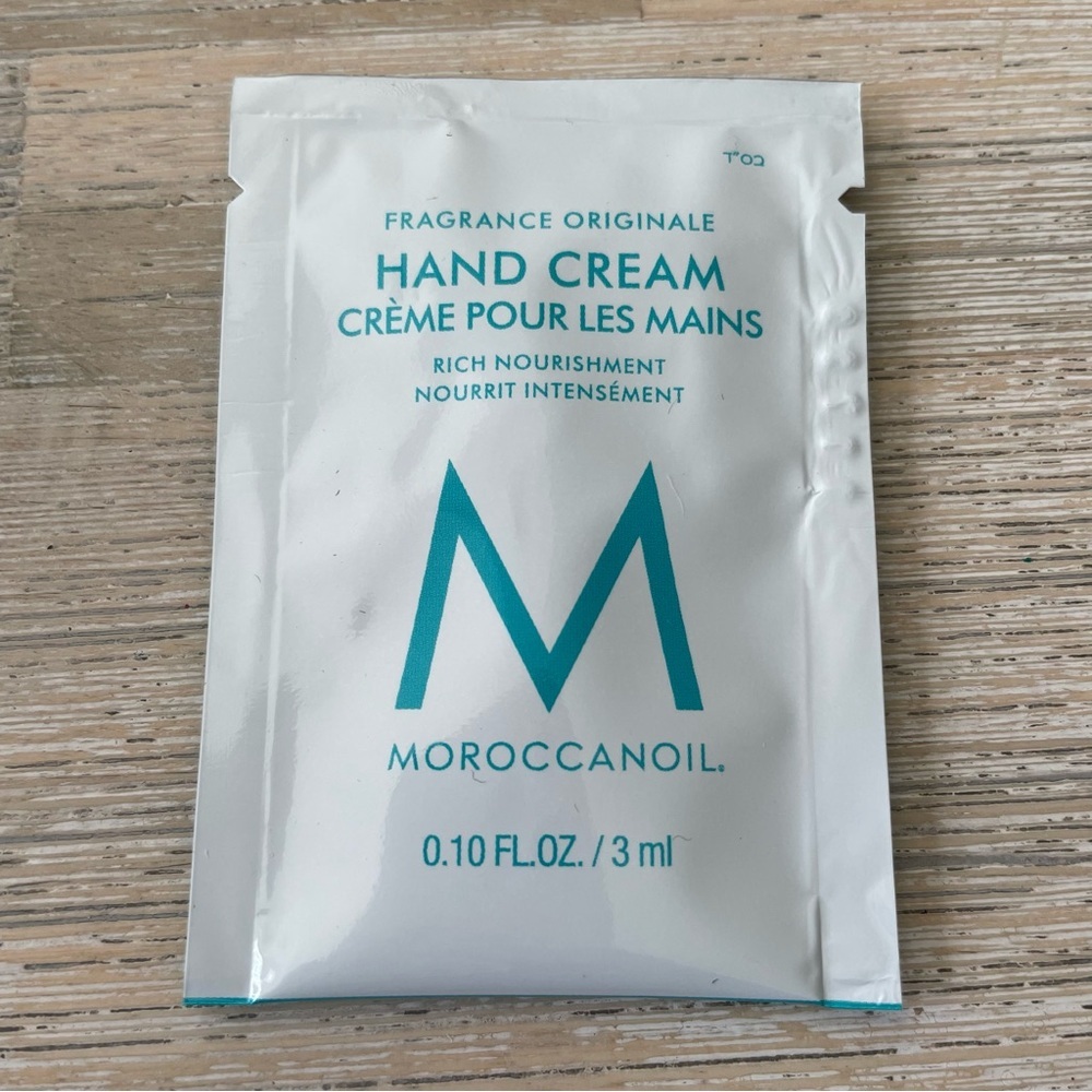 🫧 NWT Moroccanoil Set - Hydrating Shampoo + Conditioner, Hand Cream, Treatment - Picture 6 of 9